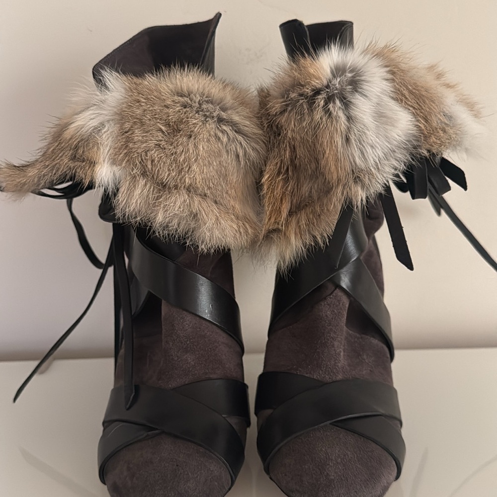 Women's Black and Gray Fur-Trimmed Heeled Boots - Picture 3 of 5